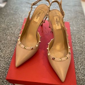 Valentino Rockstud - size 39.5, colour nude